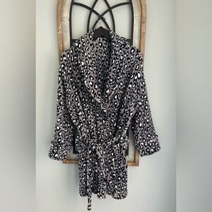 Croft &Barrow. Women’s leopard robe  XL